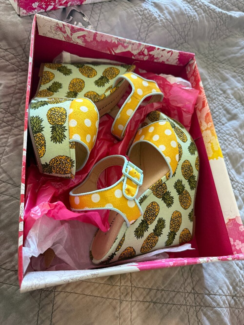 NIB Sz 8 Chinese Laundry Peep-Toe Cloth Platforms w/ Pineapples!